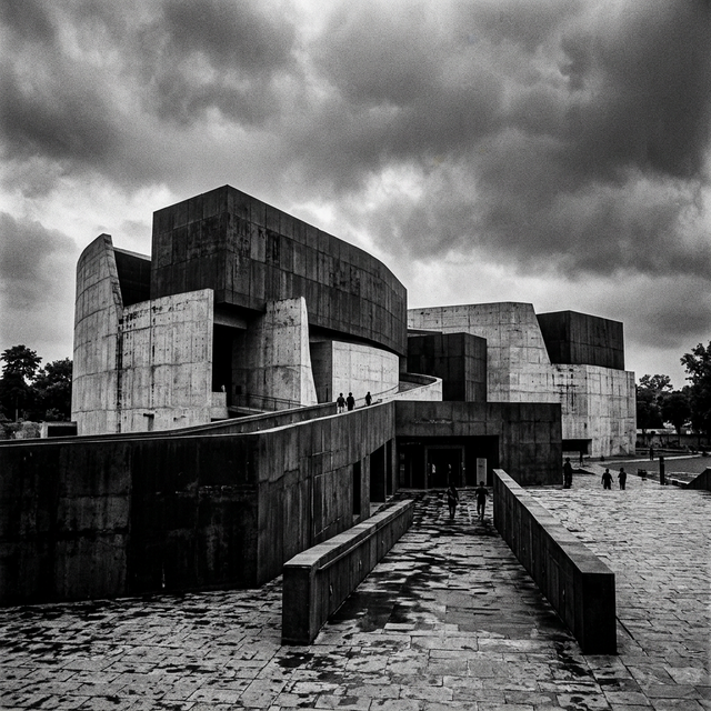 Weathering steel and concrete volumes defining modern architectural mass